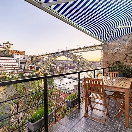 Panoramic River View Downtown With Terrace Holiday home