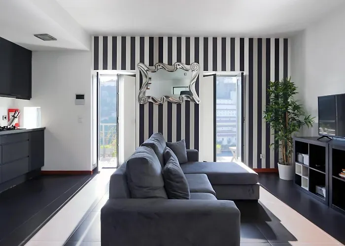 Panoramic River View Downtown With Terrace